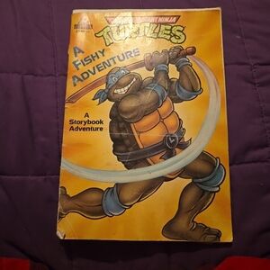 Teenage Mutant Ninja Turtles  - A Fishy Adventure BOOKS COMES OFD THE COVER 1990